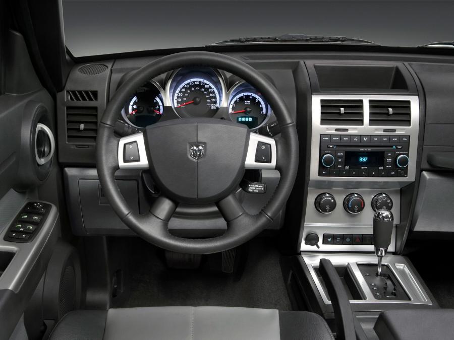  Dodge Nitro 2006 года  (фото 23 из 30)